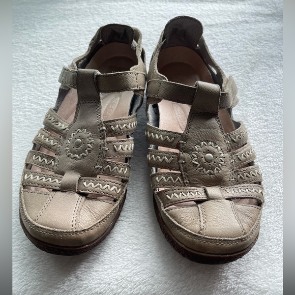 Keen All Rounder Tan Sandals Women’s Size 7 - Picture 2 of 9